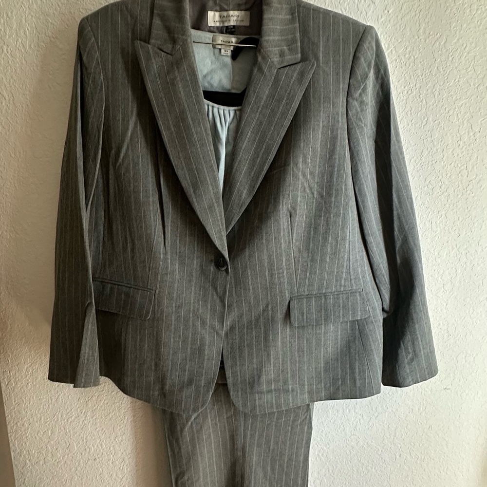 Tahari ASL Gray Tailored 3 piece Suit